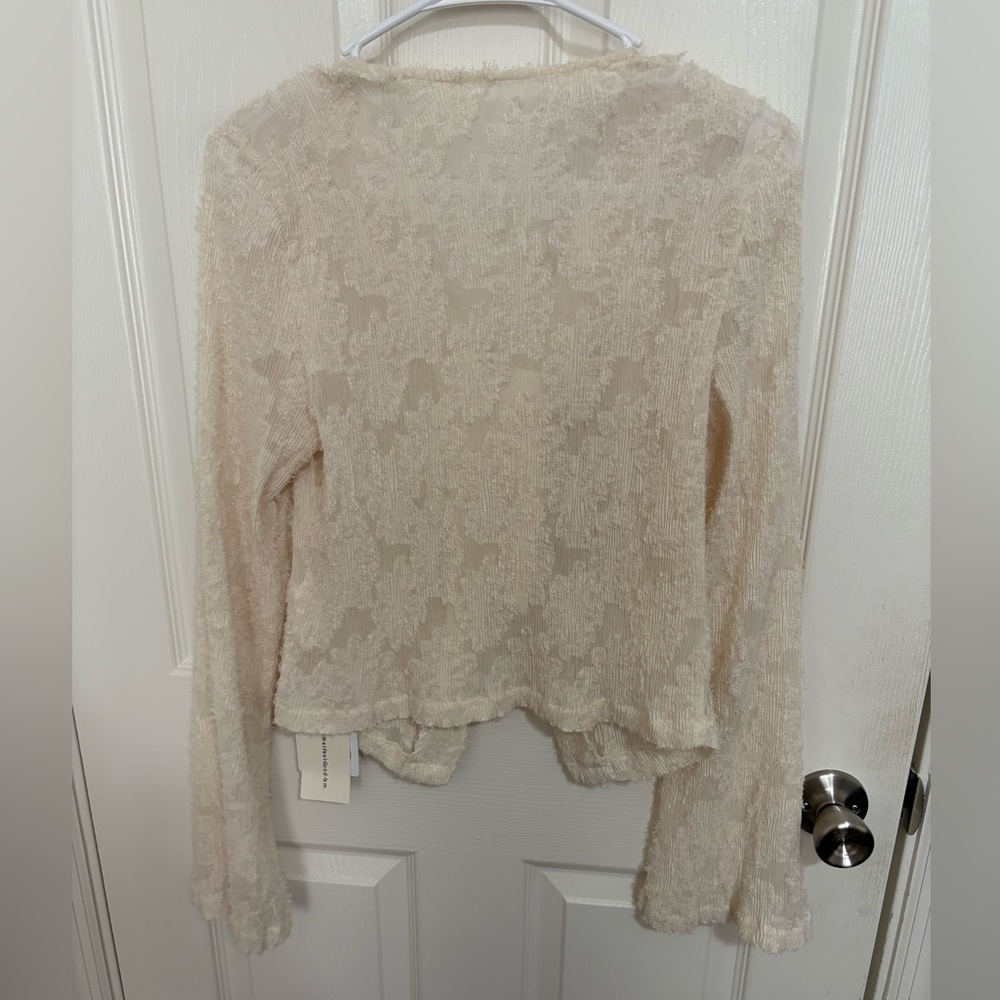 NWT Commence Cream Textured Floral Button-Down Flare Sleeve Top - Picture 8 of 8